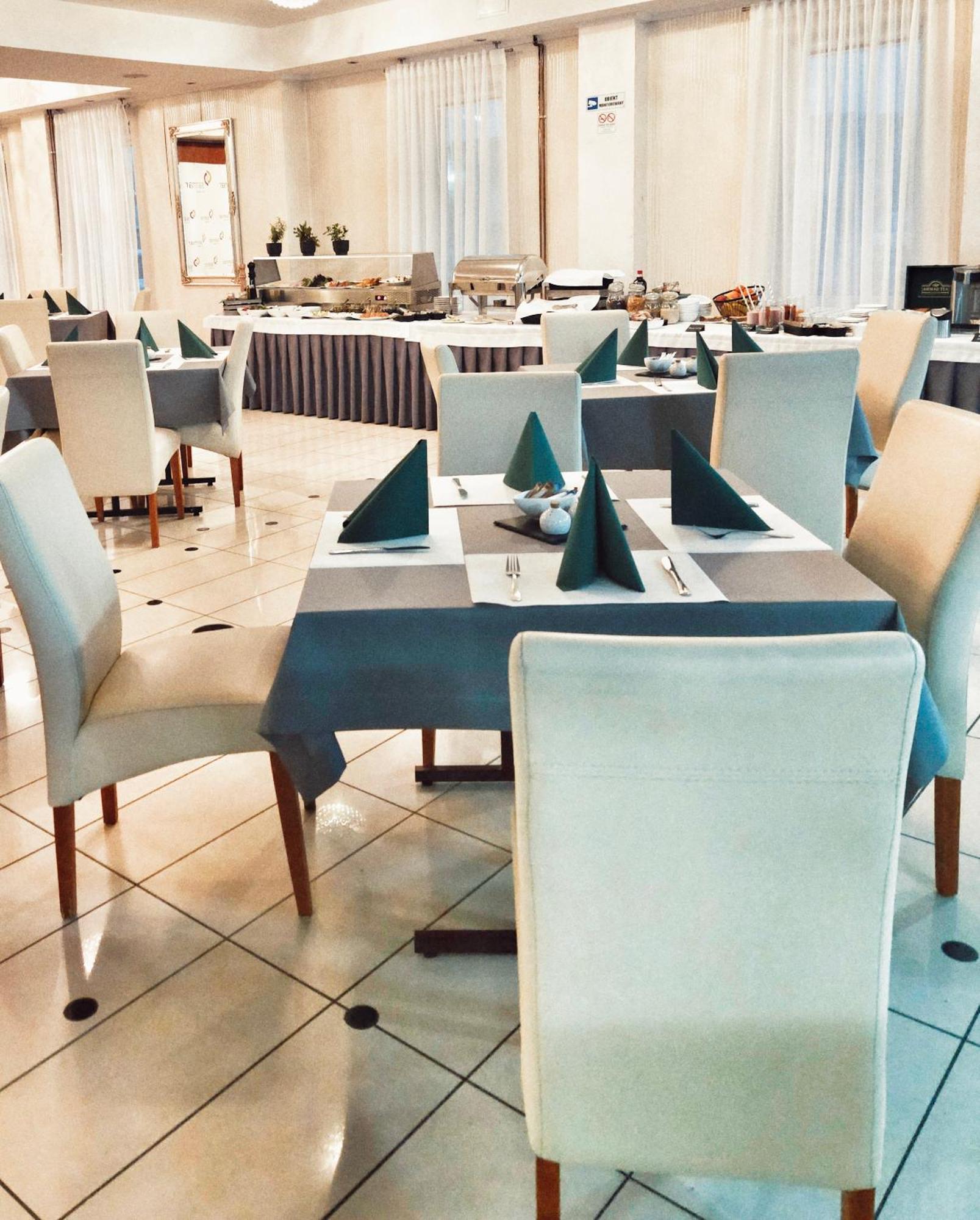 Hotel I Restauracja W Luboniu Exteriör bild